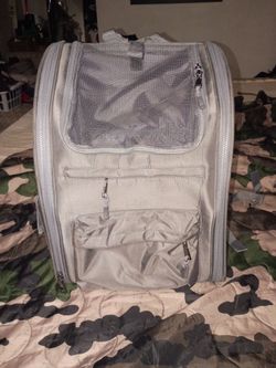 Pet backpack carrier