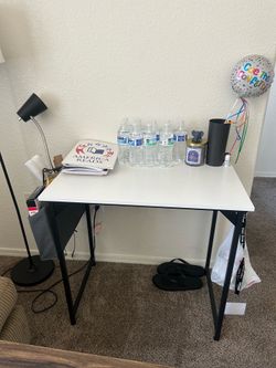 Study table - white