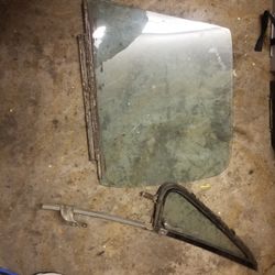 150 For   Both of Thim Chevy PU  Door Glass And Vent  Window 