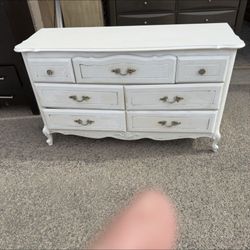 ☘️BEAUTIFUL FULL SIZE BEDROOM SET: BED FRAME, DRESSER☘️