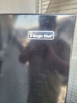 BLACK FRIDG3 (magic Chef)