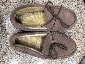Old Friend Women’s Slippers Size 9