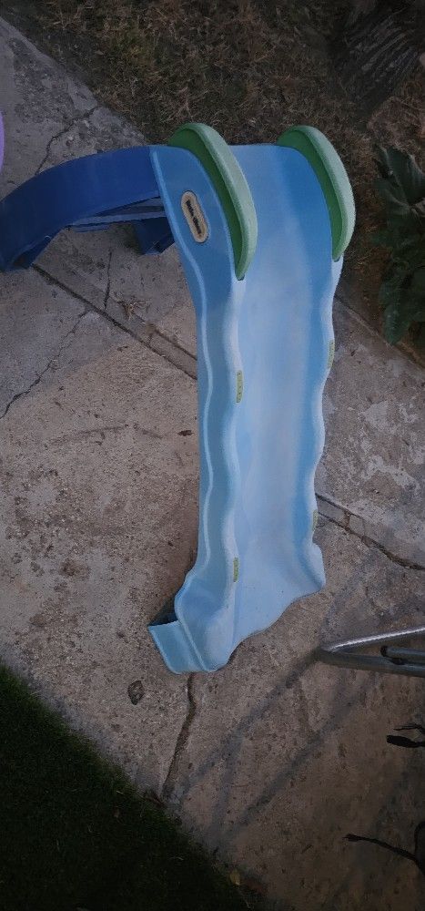 Little Tikes Sprinkler Side
