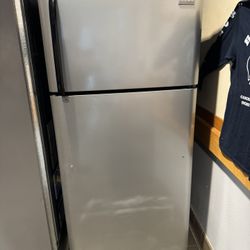 Frigidaire Refrigerator 