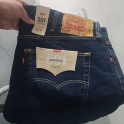 LEVIS 501 JEANS BRAND NEW (MENS 42x30)