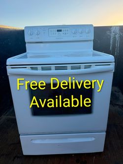 Frigidaire Glass Top Electric Range – Clean & Works Great