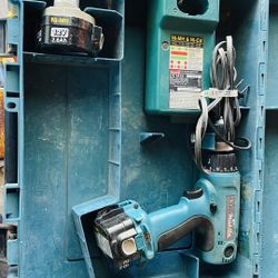 Makita 6217DWDE drill  With Charger And 2 Batteries