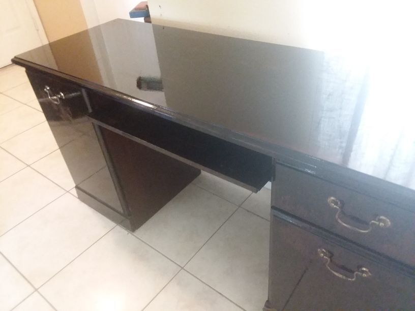 Office Desk with Hutch or without.