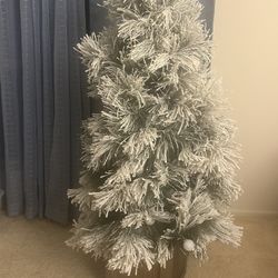 Faux Blocked Pre-Lit Christmas Tree