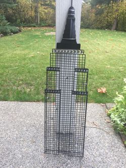 Super cute Empire State Building decor with jewels