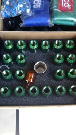 DADOS PARA CARRO M12X1.5 Y PARA TROCAS COLOR NEGROS DORADOS ROJOS Y VERDES