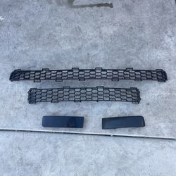 Grille’s and fog cover’s scion xb