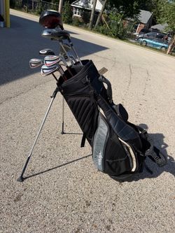 Walter Hagen Stand Bag with clubs included