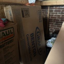 Brand New Graco 1in5 crib, plus brand new mattres