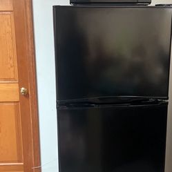Refrigerator And Microwave.  - Both Work Perfect. Pick Up Today. Rarely Used. Read Description Please 