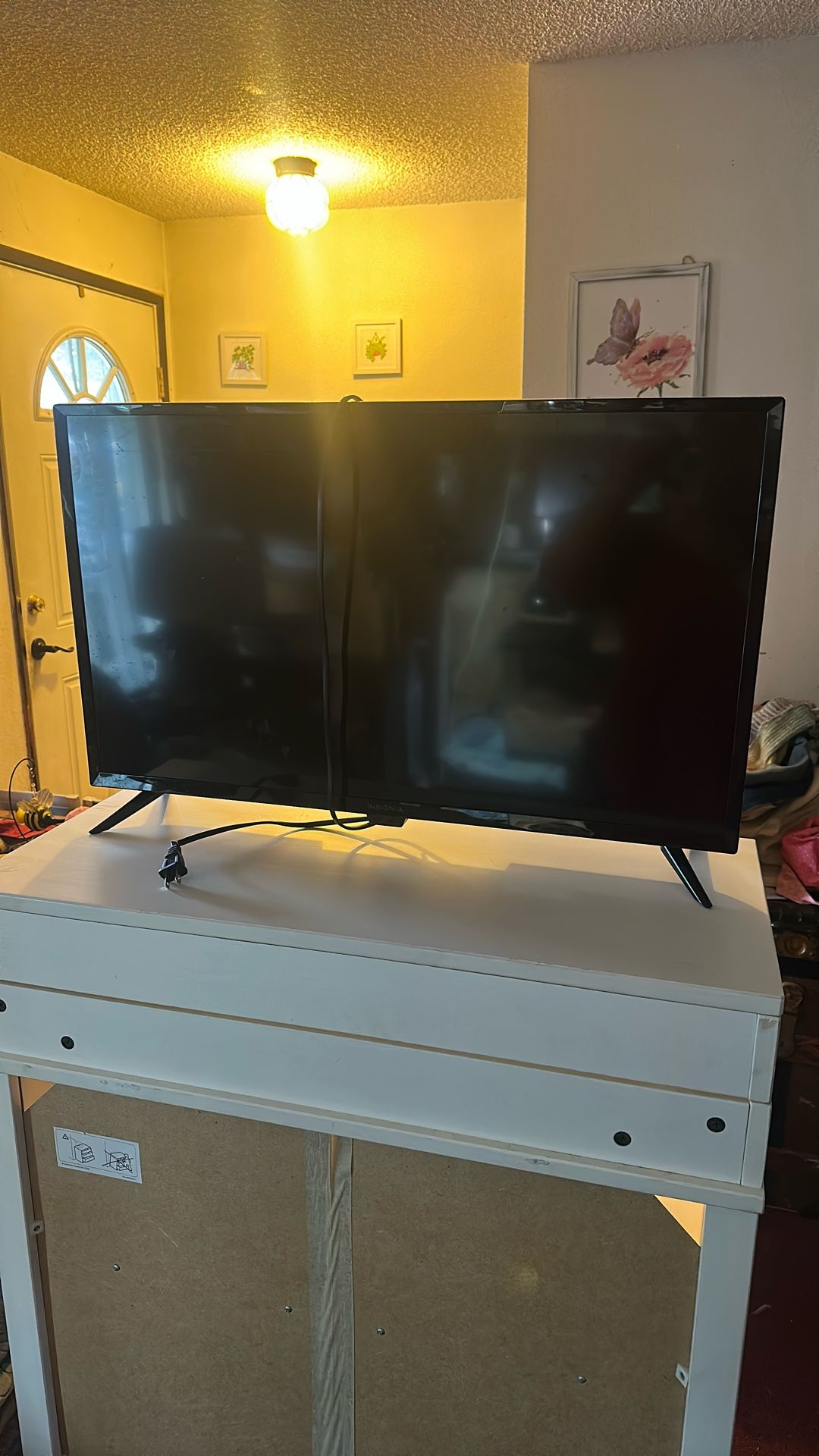 Pending Pick Up Free 32 Inch TV With remote