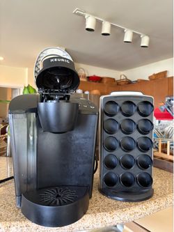 Keurig coffee maker and Keurig pod holder