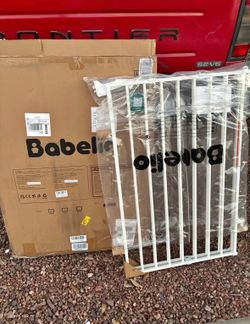 Tall Pet Gate / Safety Gate - Fits Openings 26” - 43”