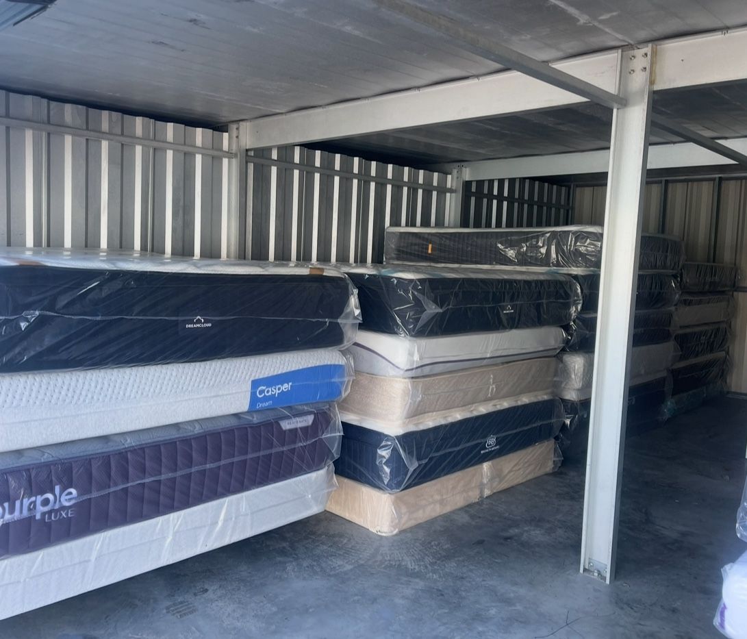 MATTRESSES & BOXSPRINGS