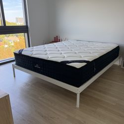 bed frame - queen bed