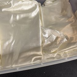 Ivory Satin Tablecloths For Weddings 