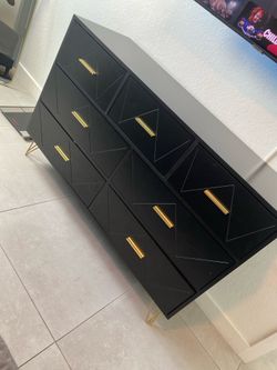 Dresser and nightstands for cheap!!