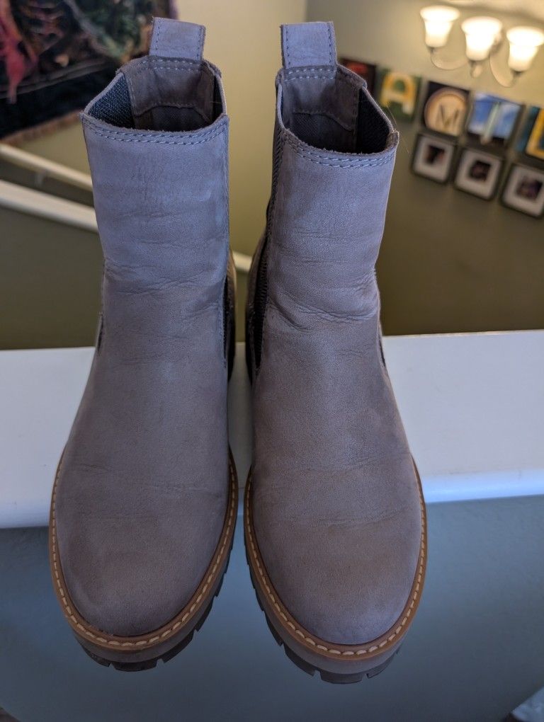 Women's Timberland Boots - size 8