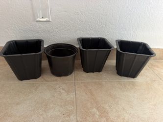 Black Plastic Plant Pots Set of 4 $5