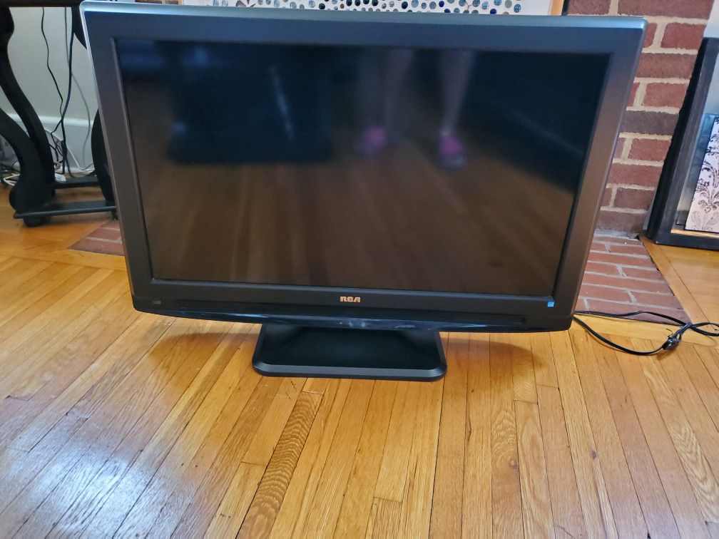 RCA 32 inch TV