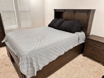 Queen Barn-Style Storage Bed Set – Includes Nightstand & Chest