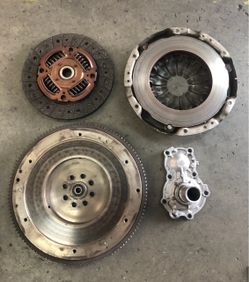 Used good condition exedy oem clutch kit (pressure plate and disc), oem manual flywheel and release bearing retainer housing  for 2013-2021 FRS/BRZ