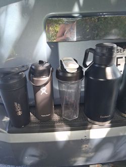 Lot of insulated Water Bottles – Hydro Flask, Embark, BlenderBottle