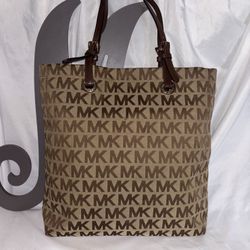 *MICHAEL KORS* Large Canvas Signature Monogram Tote Bag W/ Leather Handles.