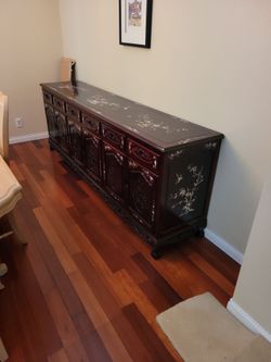 Beautiful vintage carved.Large buffet , solid wood excellent condition