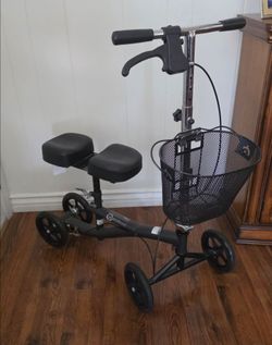 ROSCOE KNEE SCOOTER/WALKER. FOLDABLE,  STEERABLE, ADJUSTABLE. RIGHT HAND BRAKE, BASKET,  DUAL KNEE PAD. EXCELLENT CONDITION!