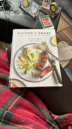 AUTOGRAPHED STEPHANIE IZARD COOKBOOK