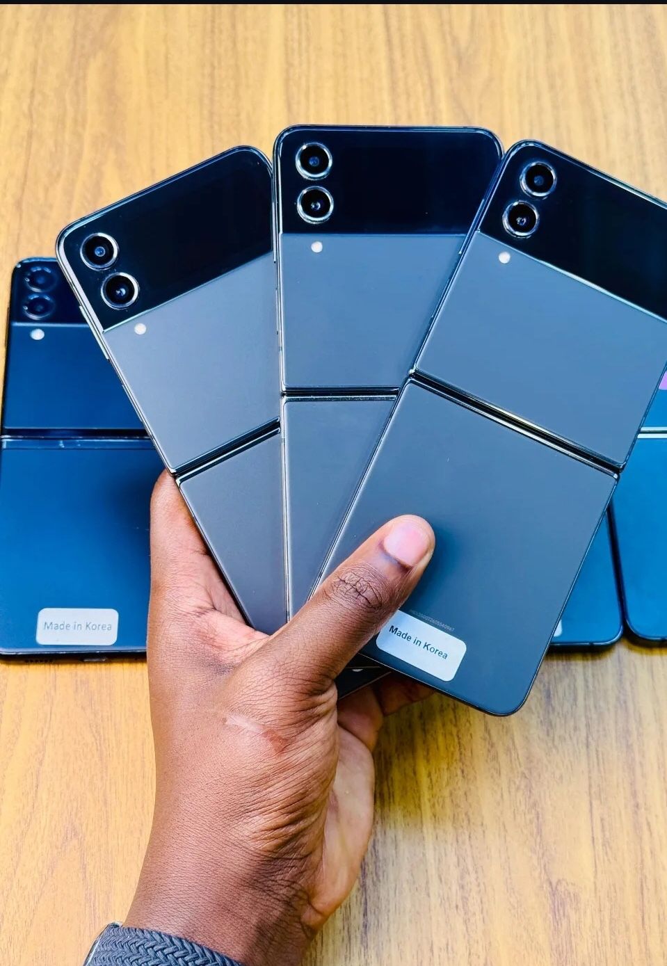 𝚂𝚊𝚖𝚜𝚞𝚗𝚐 𝙶𝚊𝚕𝚊𝚡𝚢 𝚉 𝙵lip 4 𝚄𝚗𝚕𝚘𝚌𝚔𝚎𝚍 𝚠𝚒𝚝𝚑 𝚠𝚊𝚛𝚛𝚊𝚗𝚝𝚢