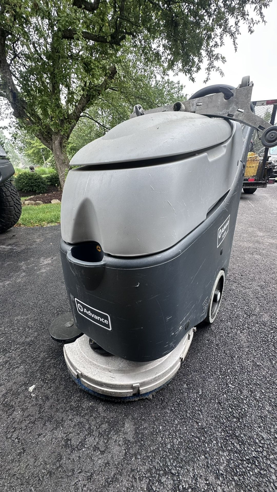 4 Advance auto scrubber For commercial Cleaning