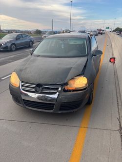 2005 Volkswagen Jetta for parts it does run