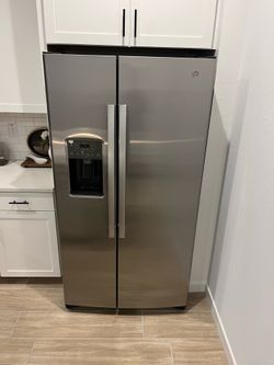 Side by side GE refrigerator