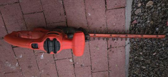 Black & Decker electric hedge trimmer BEHT251