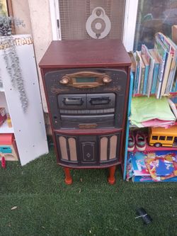 Nostalgia GF 680 stereophonic multimedia player