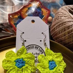 Micro crochet flower earrings 
