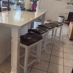4 Matching Bar Stools