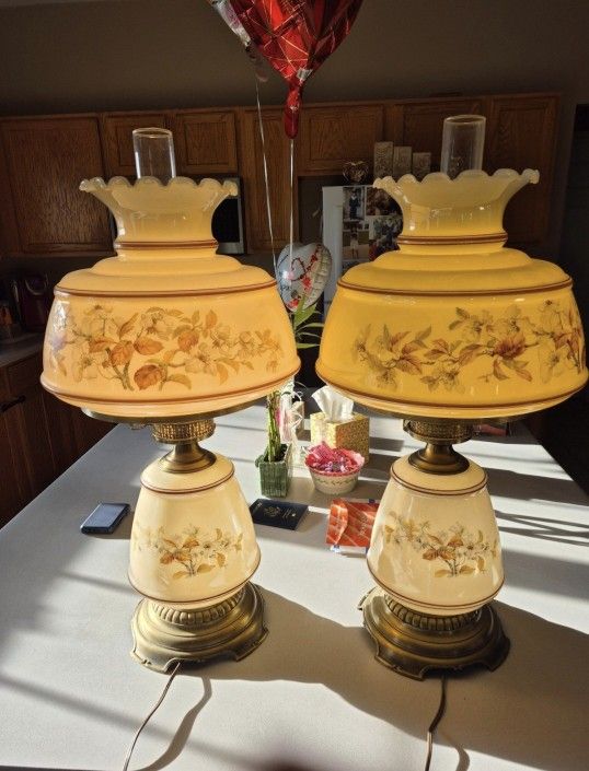 Quoizel 1978 Hurricane Milk Glass Dogwood Pattern Parlor 21" 3-Way Lamps pair