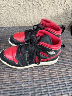 Nike air Jordan mid 1 youth size 1