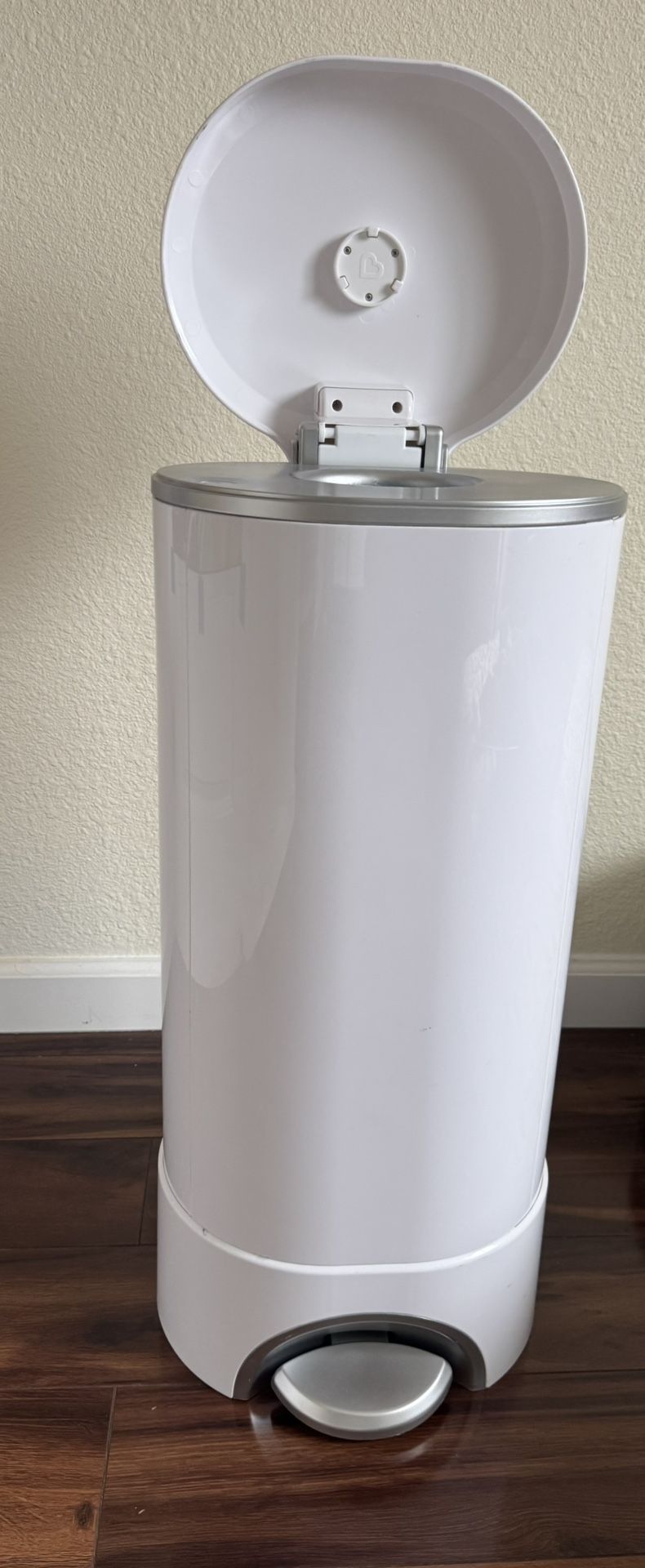 Munchkin Step Diaper Pail – Great Condition