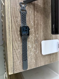 Apple Watch SE 44mm GPS Excellent Condition