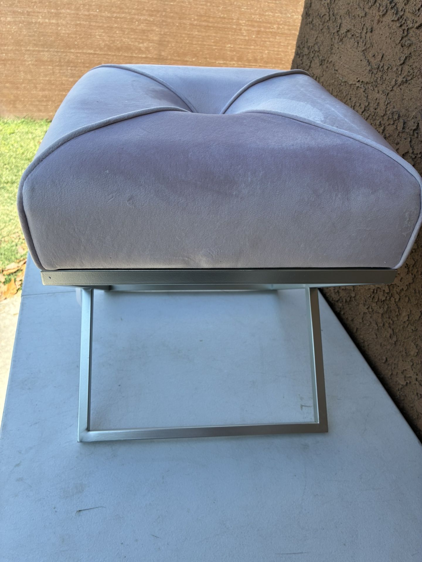 Elegant looking stool