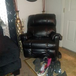 Black Reiner Chair